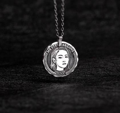 PERSONALIZED RELIEF SILVER PENDANT | NECKLACE STORES MEMORY