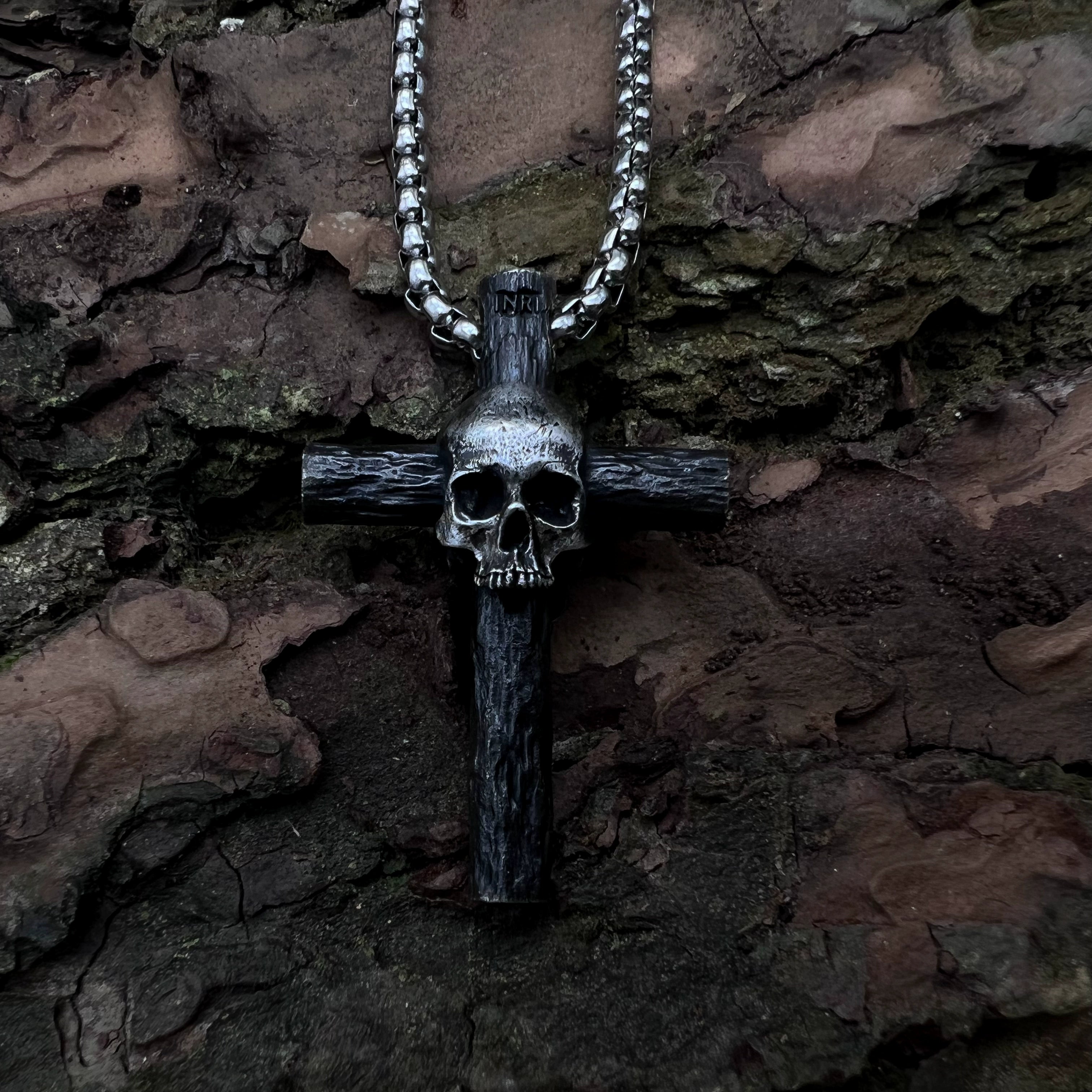 SKULL WOOKEN CROSS PENDANT